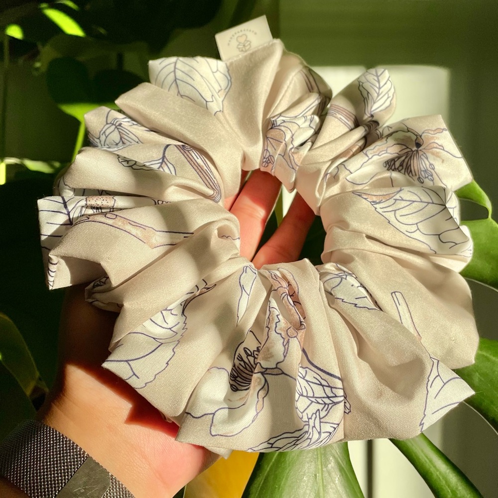 Oversized Beige & White Floral Scrunchie
